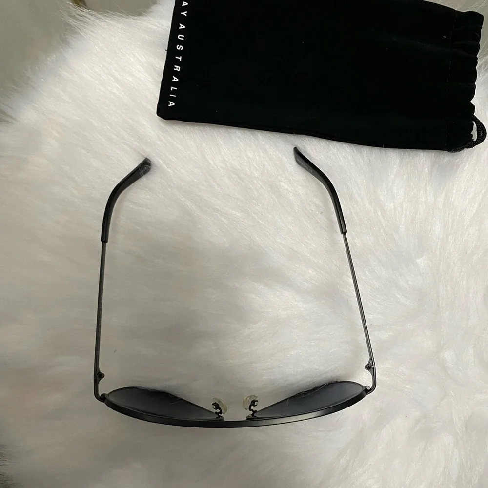 Quay black sunglasses - Picture 3 of 6